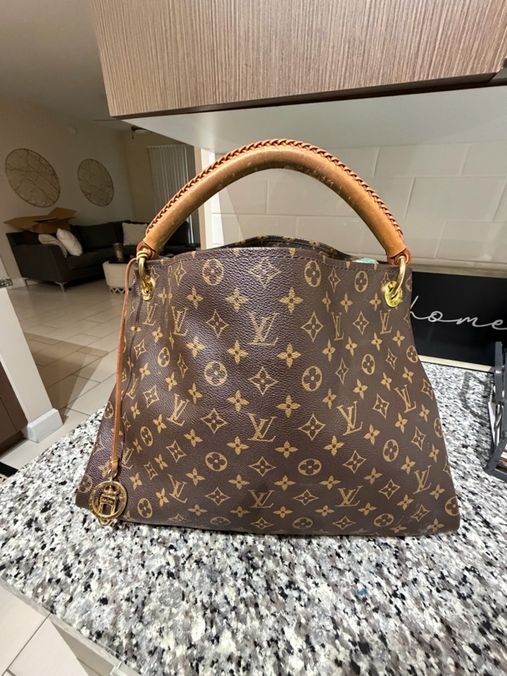 Louis Vuitton Artsy MM Monogram – Authentic – Excellent Canvas